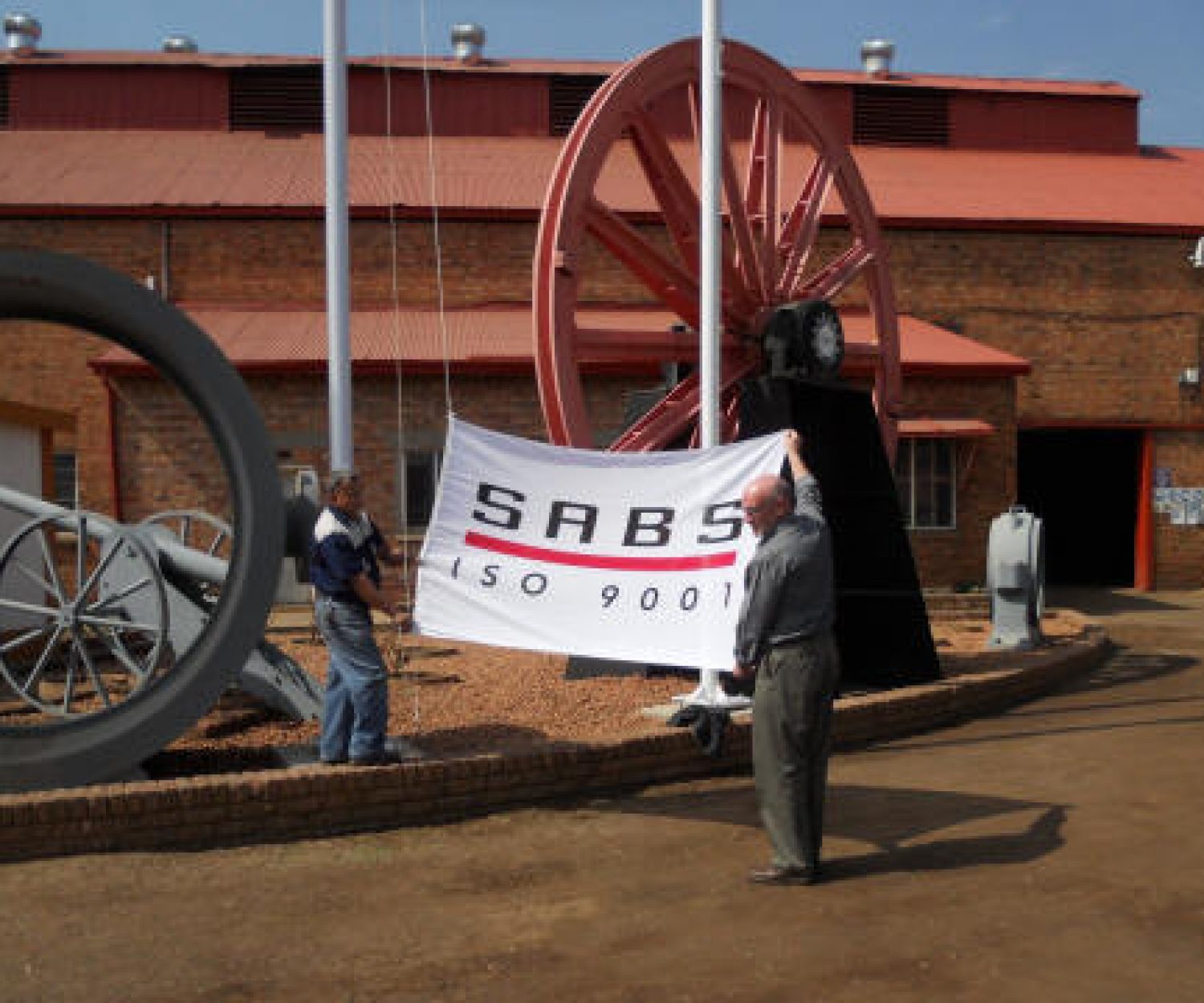 The KEW Foundries management team.
Back row L-R: Jaime Goncalves, technical director, and Kumar Anoop, managing and financial director.
Front row L-R: Jeff Palin, engineering director, and John Bryson, foundry director.